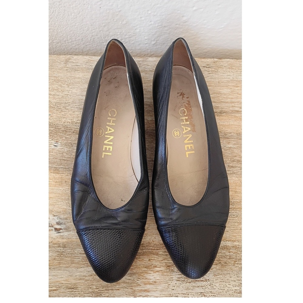 Chanel Vintage Black Leather Cap Toe Ballet Flats Embossed Size 37 (6.5-7)